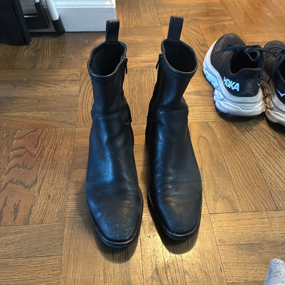 Loeffler Randal, size 8 black boots